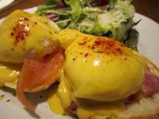 eggsbenedictathashellecafeoct2015.jpg