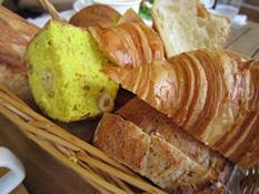 saladlunchatkayseroct2015bread.jpg